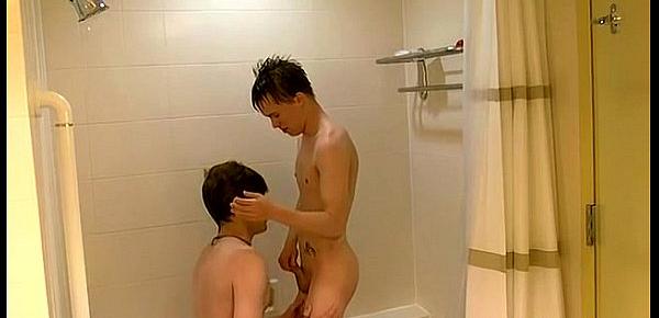  Gay twinks William and Damien get into the shower together for a lil&039;